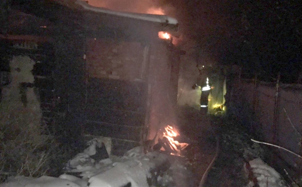 В новомосковской бане при пожаре сгорели два человека