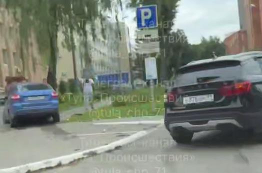 В Туле Lada вылетела на тротуар после ДТП