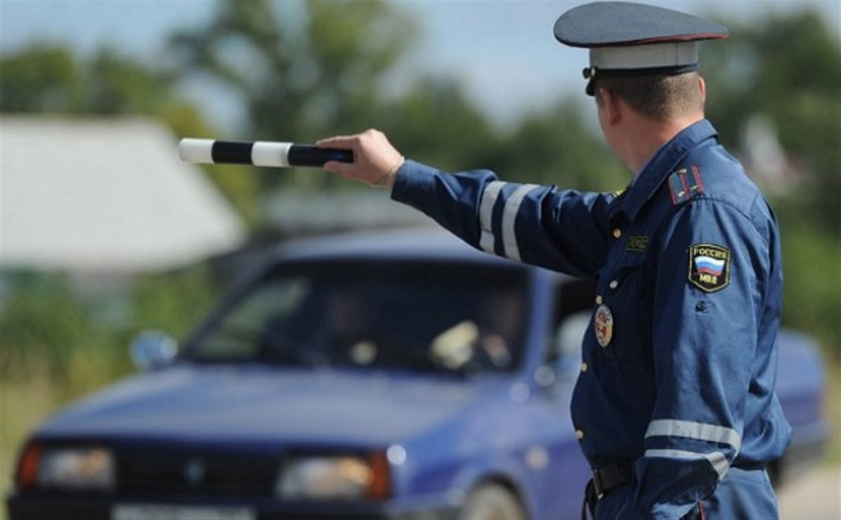 В Киреевске пьяный водитель заплатит 50 тысяч за то, что протащил инспектора ДПС по дороге
