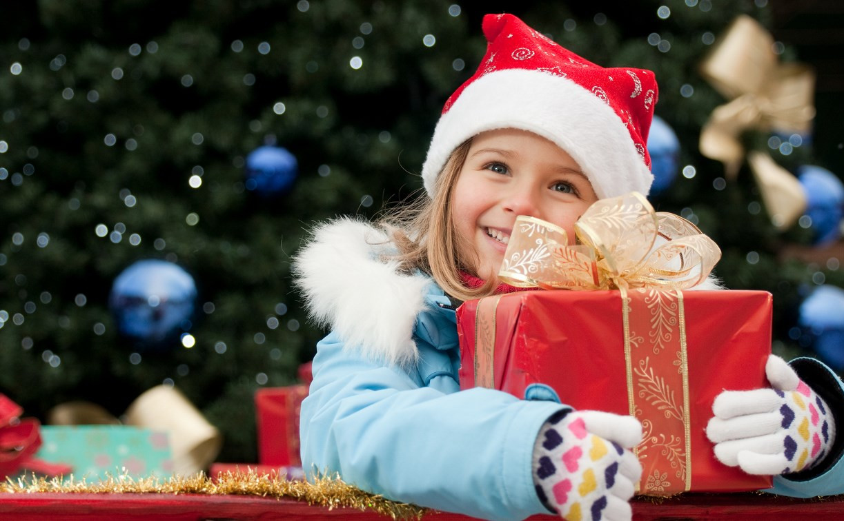 Как выбрать правильный новогодний подарок для ребенка: рекомендации Роспотребнадзора