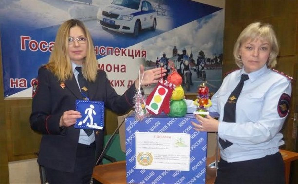 Сотрудники областного УГИБДД получили подарки от воспитанников детского сада