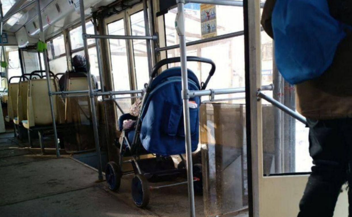 Тулячка оставила ребенка в коляске в трамвае и ушла