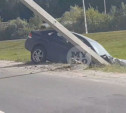 На трассе М-2 в районе развязки на Мызе Volkswagen влетел в столб