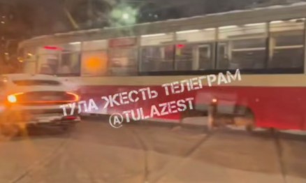 На Красном Перекопе ещё один трамвай «пошел вразрез»