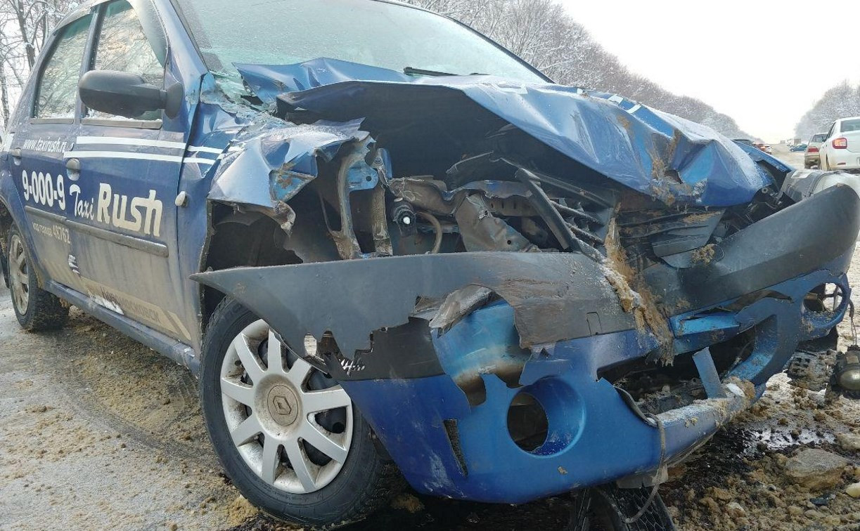 ДТП на Новомосковском шоссе в Туле: в разбитом такси пострадал маленький ребенок