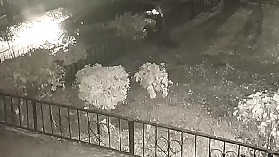 В Киреевске водитель влетел в забор палисадника на территории музея