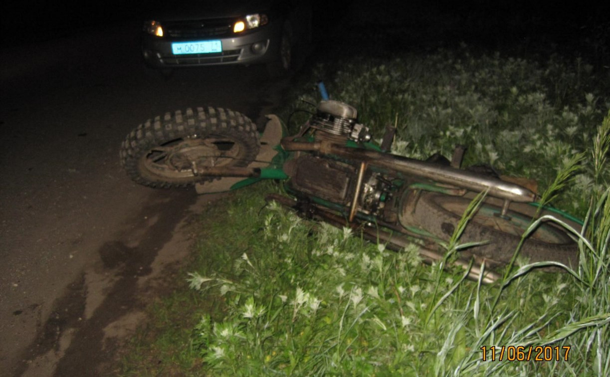 В Богородицком районе «Шкода» врезалась в стоящий мотоцикл