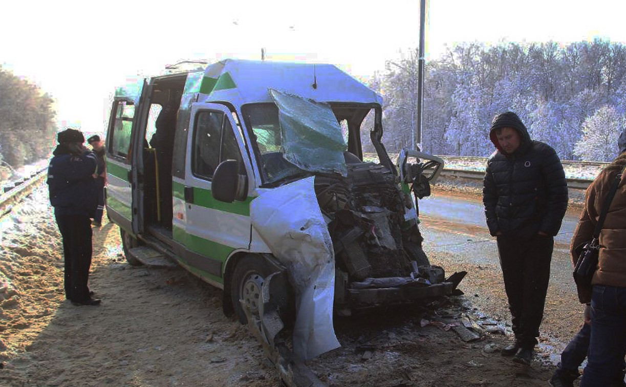 Серьезное ДТП на М-2: водителя микроавтобуса «Тула-Москва» госпитализировали