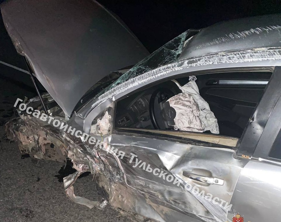 В Ефремове автоледи на Opel влетела на встречке в два большегруза