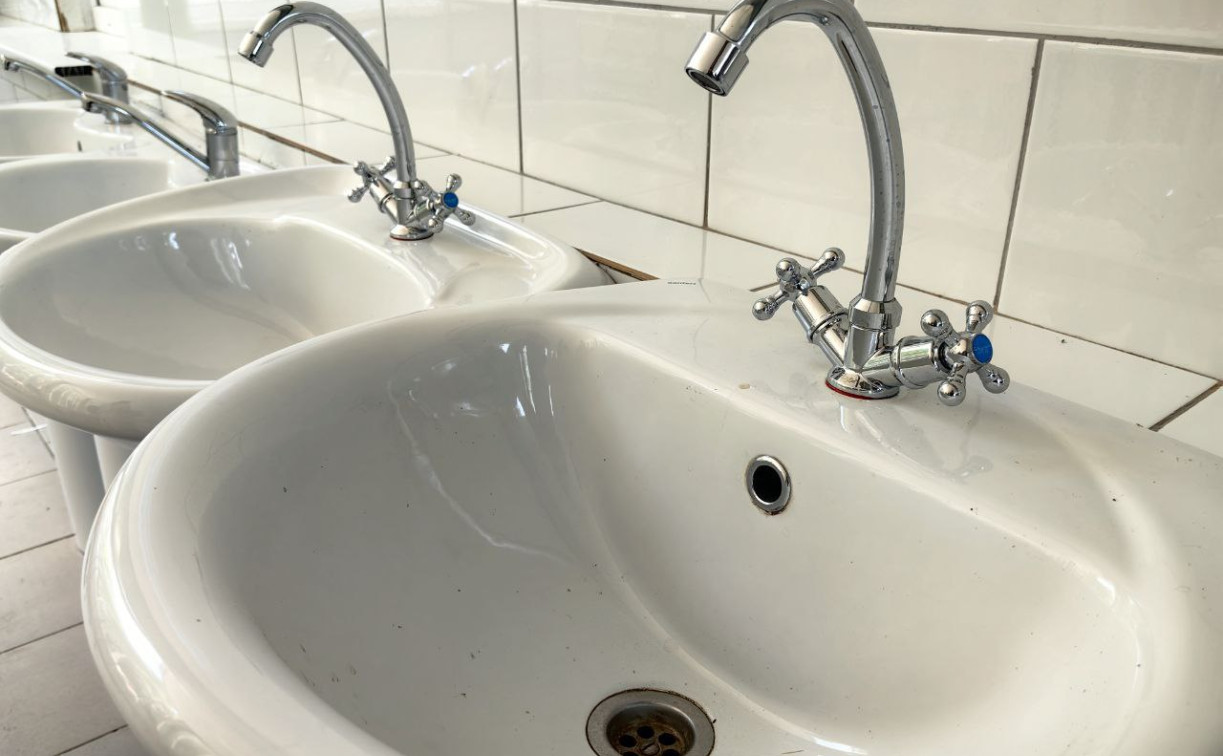 Власти организовали раздачу воды в трех районах Тулы из-за крупной аварии на водозаборе