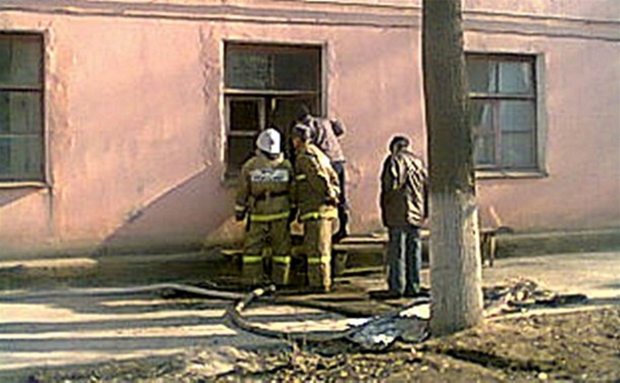 Пожарные спасли троих детей на пожаре в Белёве