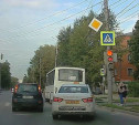 На ул. Кирова двое «не заметили» красный сигнал светофора, а третий — стоп-линию