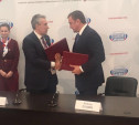 Алексей Дюмин и глава Внешэкономбанка подписали меморандум о сотрудничестве