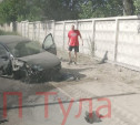На улице Новотульской «Делимобиль» проломил бетонную стену