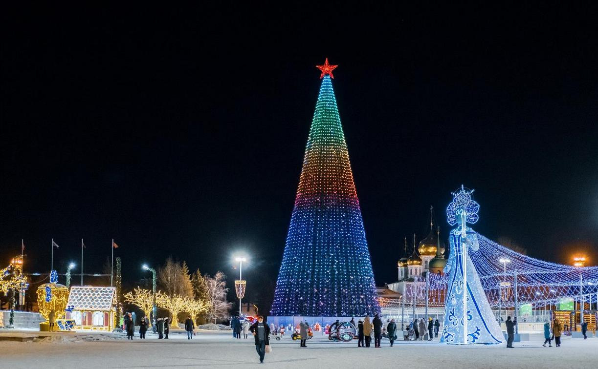 В Туле елку на площади Ленина начнут разбирать 20 января