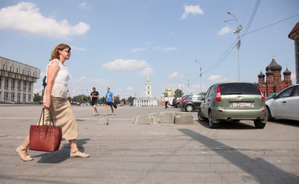 Стелу на площади Ленина отремонтируют и перенесут на метр от парковки
