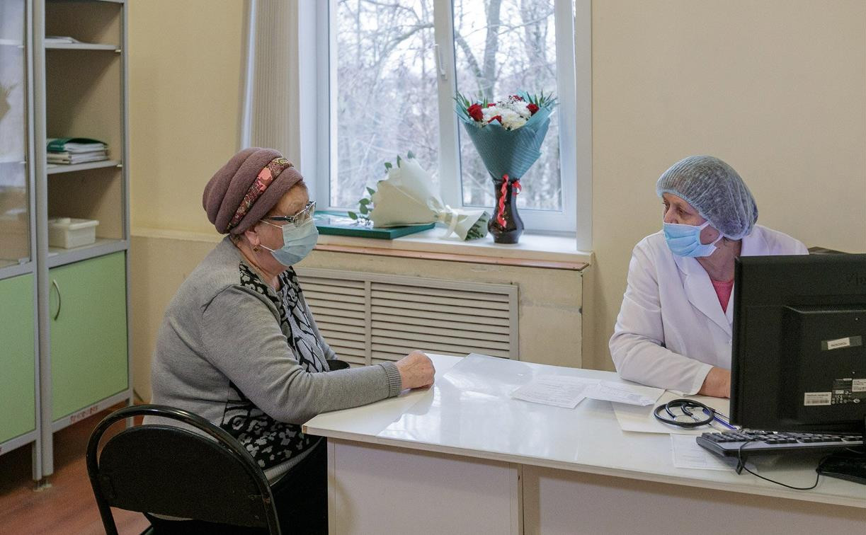 В Щекино врач-терапевт вернулась с пенсии, чтобы помочь бороться с COVID-19