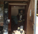 В Алексине спасатели вывели из горящего дома двух человек