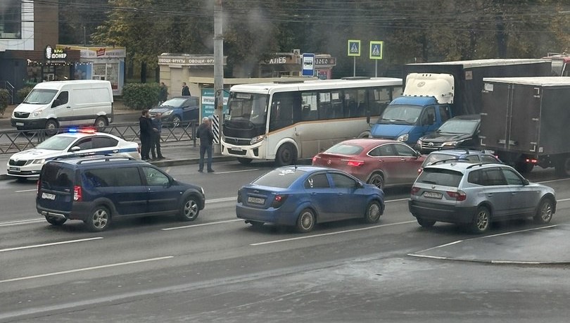 На Зеленстрое маршрутка врезалась в автобус