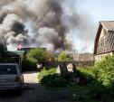 В поселке Плеханово горят цыганские дома
