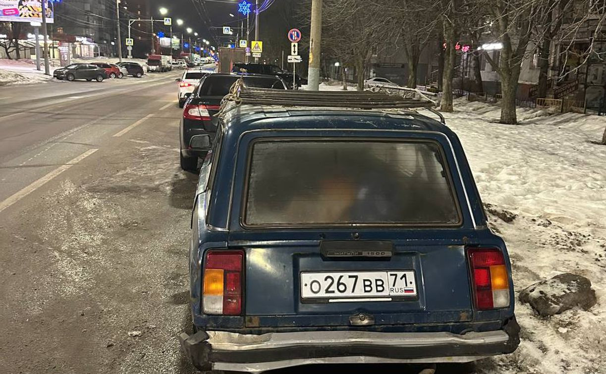 На ул. Пузакова угнанная «четверка» врезалась в припаркованный Chevrolet