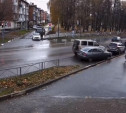 В Узловой водитель УАЗа протаранил припаркованные машины и поехал дальше