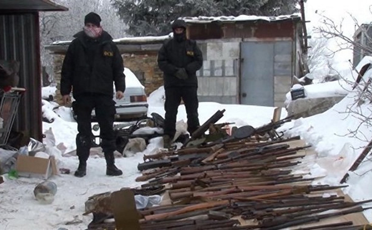 Сотрудники ФСБ задержали организованную группу торговцев оружием