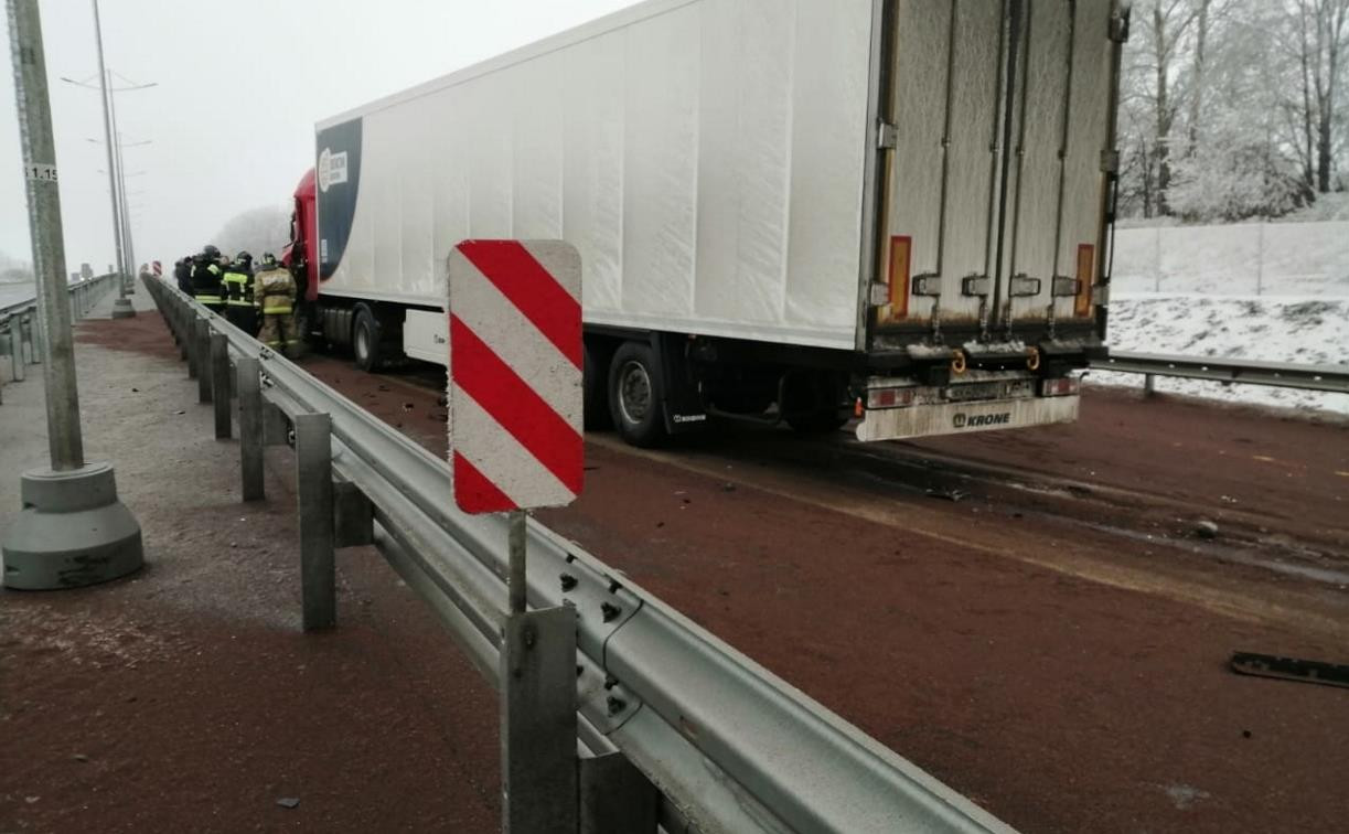 Из-за ДТП с грузовиками в Воловском районе на М-4 образовалась 10-километровая пробка