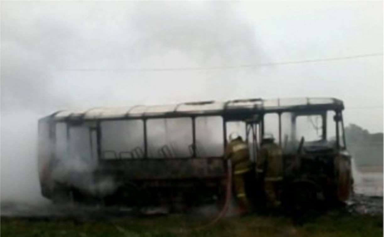 В Щёкинском районе сгорел автобус