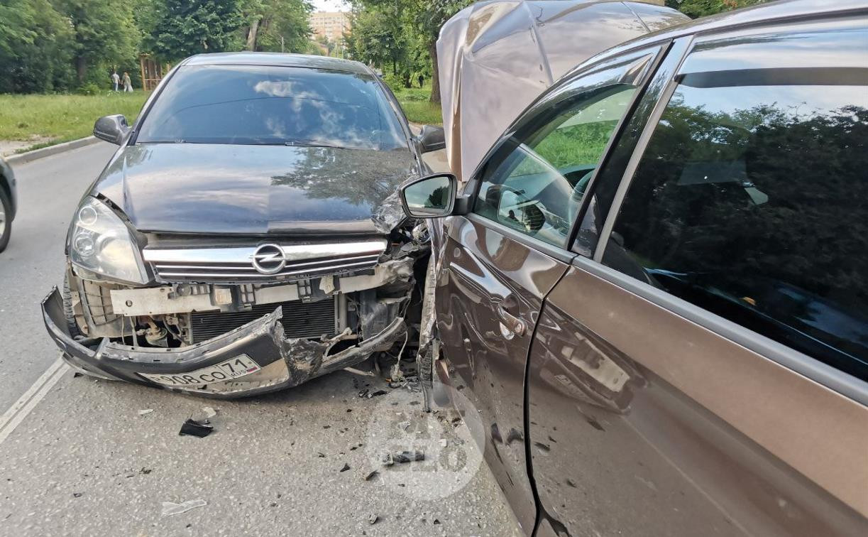 Водитель Opel Astra, за которым зимой гонялись сотрудники ДПС, устроил в Туле аварию и сбежал