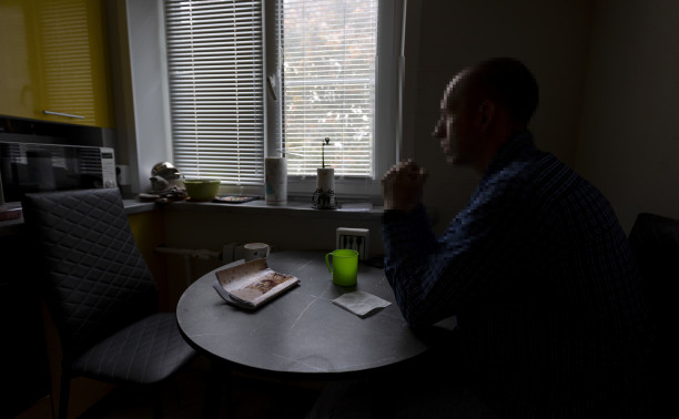 Дерьмо под дверь, плевки и дым: новомосковцы всем подъездом устроили травлю нового соседа-айтишника 