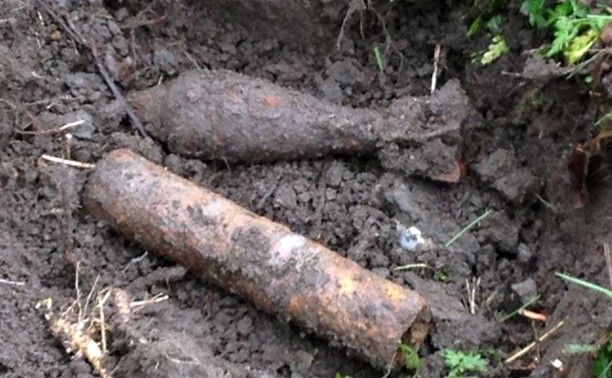 В Белоусовком парке нашли снаряд 