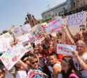 В Туле прошёл флешмоб "Бесплатные объятия"
