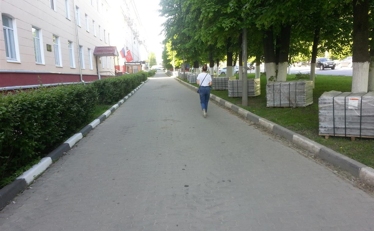 «Зачем менять хорошую плитку на хорошую?»: в администрации Тулы объяснили замену тротуара на пр. Ленина