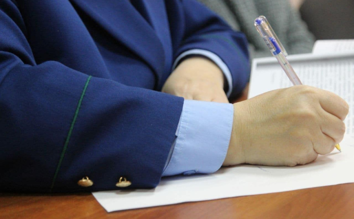 Любовь к полицейской форме довела жительницу Киреевска до суда