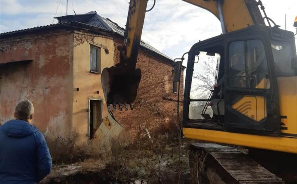 В Пролетарском округе Тулы снесли два аварийных дома
