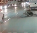 В Туле велосипедист едва не попал под колеса машины: видео