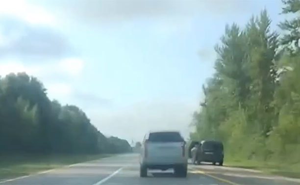 Под Тулой нарушитель ПДД едва не устроил аварию на обочине