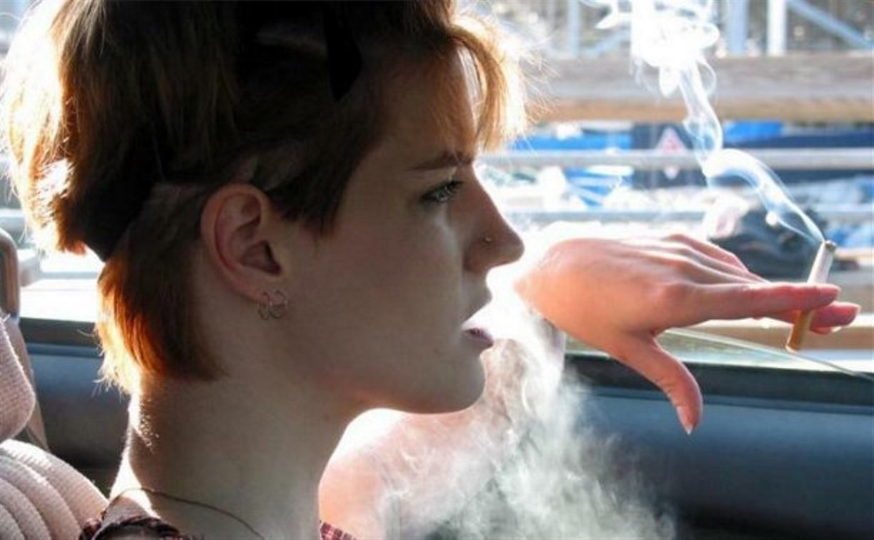 Союз молодёжи попросил Госдуму запретить курение за рулём