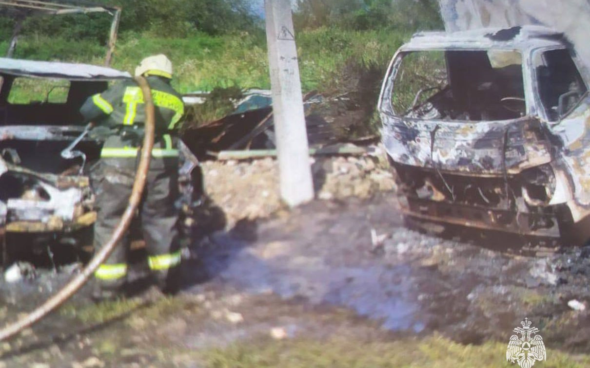 В деревне под Тулой сгорели три автомобиля