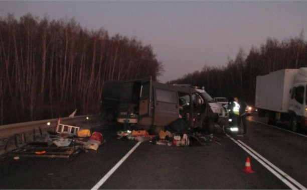 В аварии с двумя микроавтобусами погиб один человек, четверо пострадали