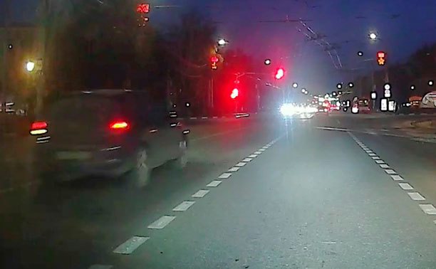 На пр. Ленина водитель лихо пролетел на красный