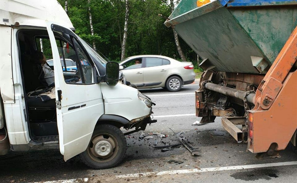 Под Тулой водитель «Газели» умер за рулем и протаранил мусоровоз