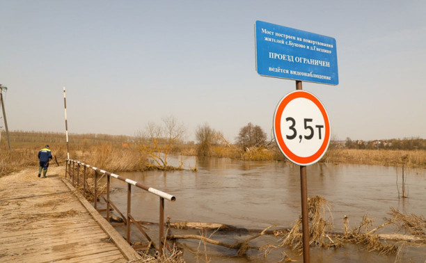 За сутки уровень воды в реке Воронке снизился почти на метр