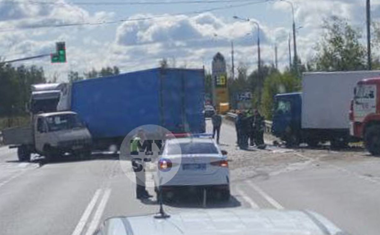 В Богородицке столкнулись три грузовика