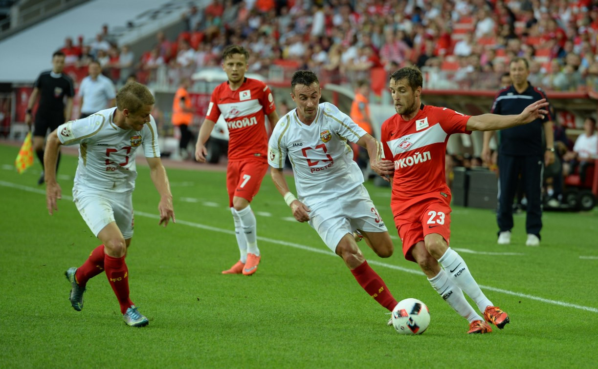 После первого тайма «Арсенал» проигрывает московскому «Спартаку» со счетом 0:2