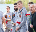 Футболисты «Арсенала» возложили цветы к мемориалу «Защитникам неба Отечества»