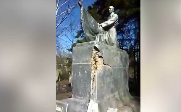 В Тульской области разрушается памятник на братской могиле: видео