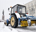 Пять коммунальных бригад вывозят снег с улиц Тулы