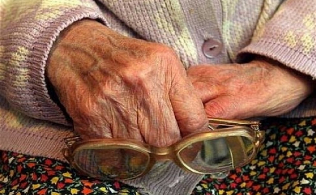 В Одоевском районе пьяный парень бил ногами 93-летнюю прабабушку